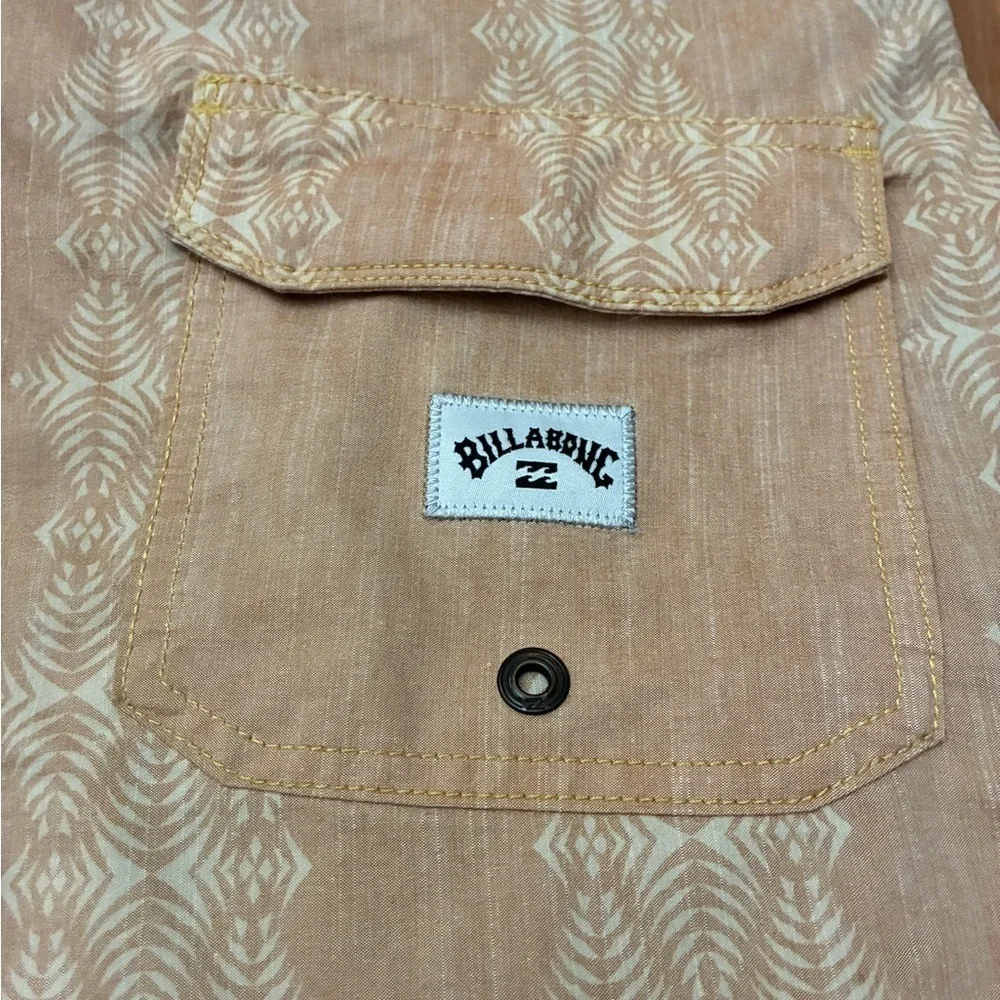 Billabong Men's Beige Patterned Board Shorts size 31